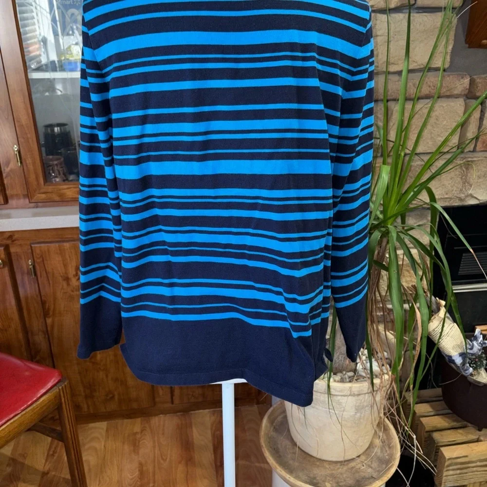TALBOTS SIZE LARGE PETITE BLUE STRIPED LONG SLEEVE TOP WITH BUTTONS ON SHOULDERS